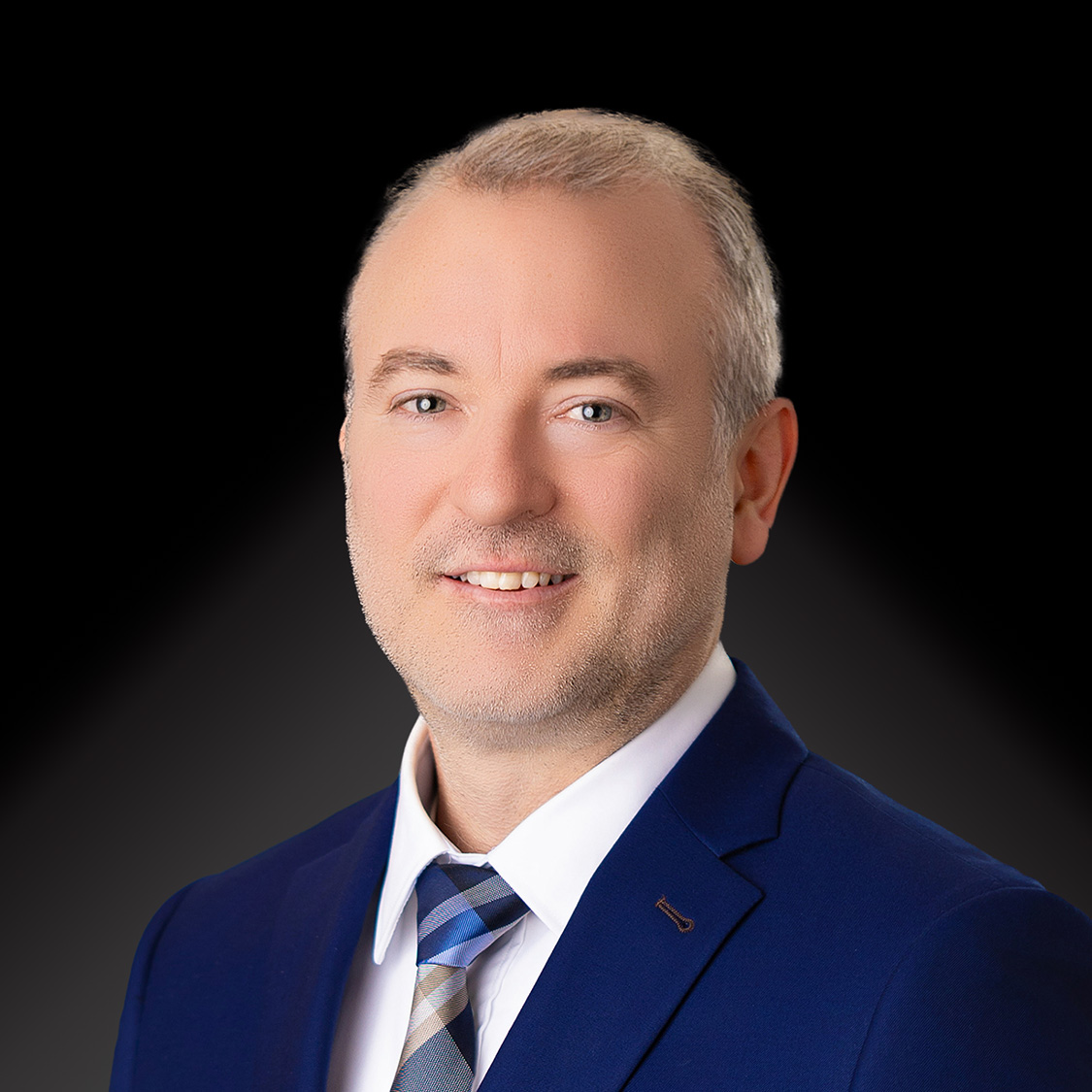 Noah Beck author picture